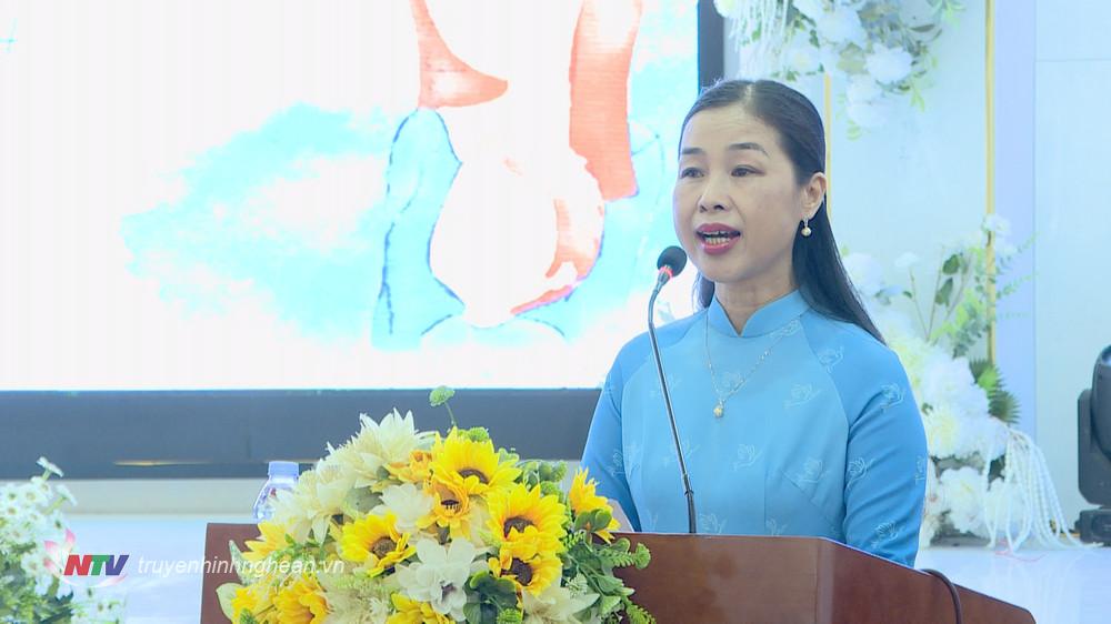 Chủ tịch Hội LHPN tỉnh Nguyễn Thị Quỳnh Hoa phát biểu tại hội nghị.