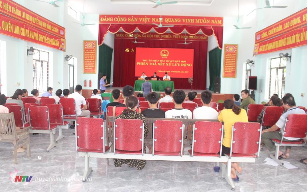 Tại xã Châu Lộc, Toà án nhân dân huyện Quỳ Hợp đưa ra xét xử lưu động các vụ án về ma túy.