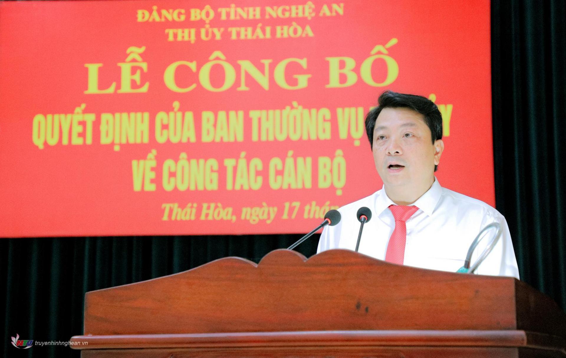 Tân Bí thư Thị uỷ Thái Hoà Chu Anh Tuấn phát biểu nhận nhiệm vụ.