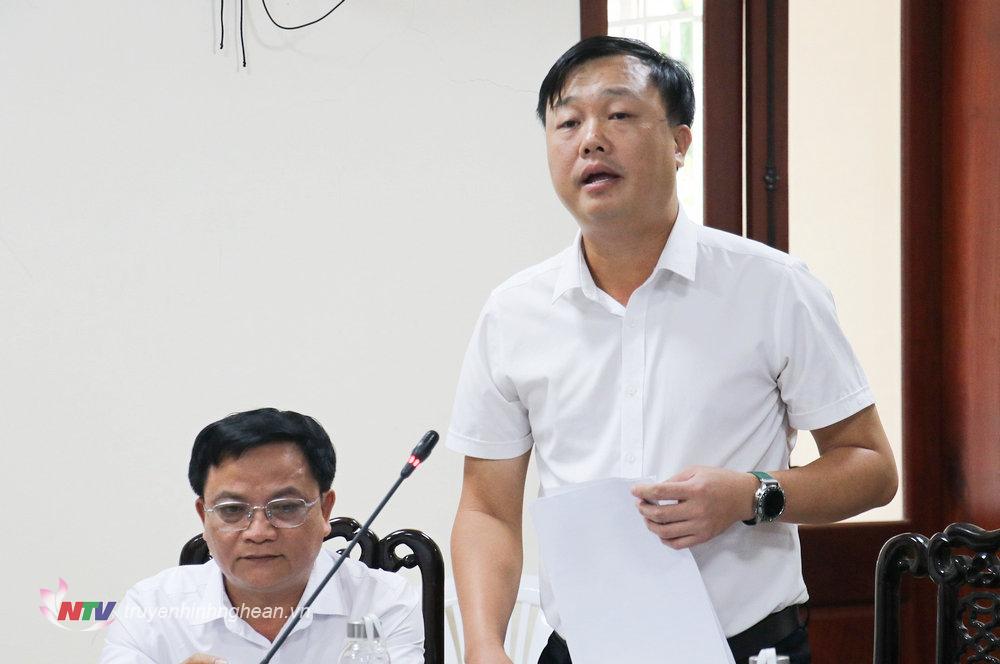 Chủ tịch UBND huyện Hưng Nguyên Lê Phạm Hùng báo cáo quá trình thực hiện dự án. 
