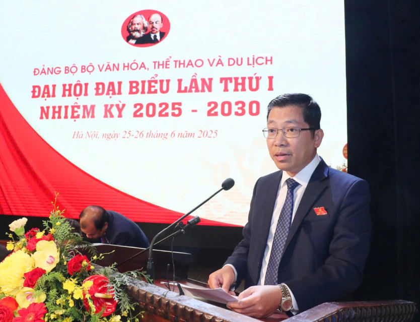 Cục trưởng Cục Báo chí Lưu Đình Phúc trình bày tham luận tại đại hội (Ảnh: Trần Huấn).