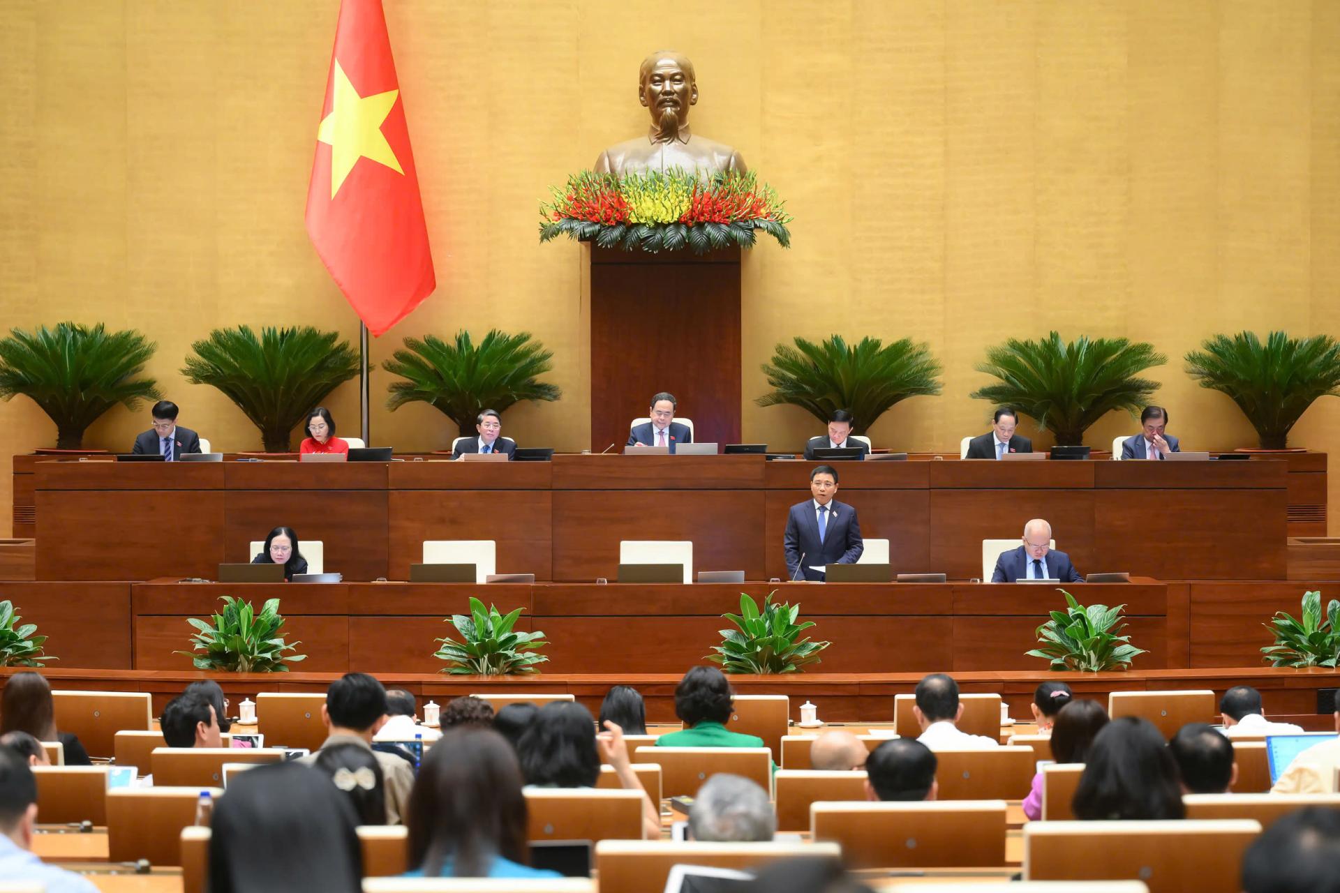 Bộ trưởng Bộ Tài chính Nguyễn Văn Thắng trả lời chất vấn