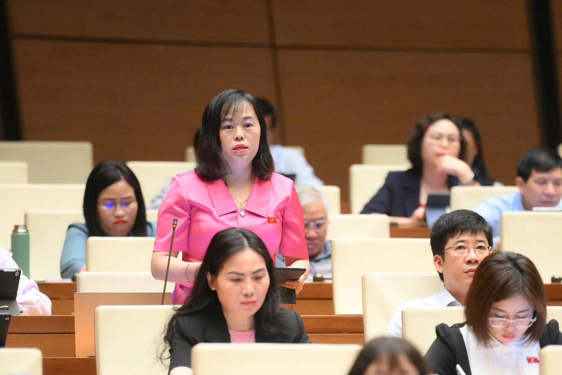 Đại biểu Khang Thị Mào – Đoàn ĐBQH tỉnh Yên Bái