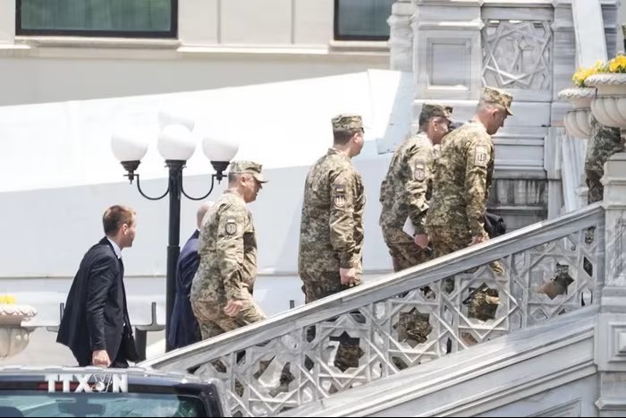 Các phái đoàn tới Cung điện Ciragan ở Istanbul, Thổ Nhĩ Kỳ để tham gia vòng đàm phán thứ hai giữa Nga và Ukraine ngày 2/6.