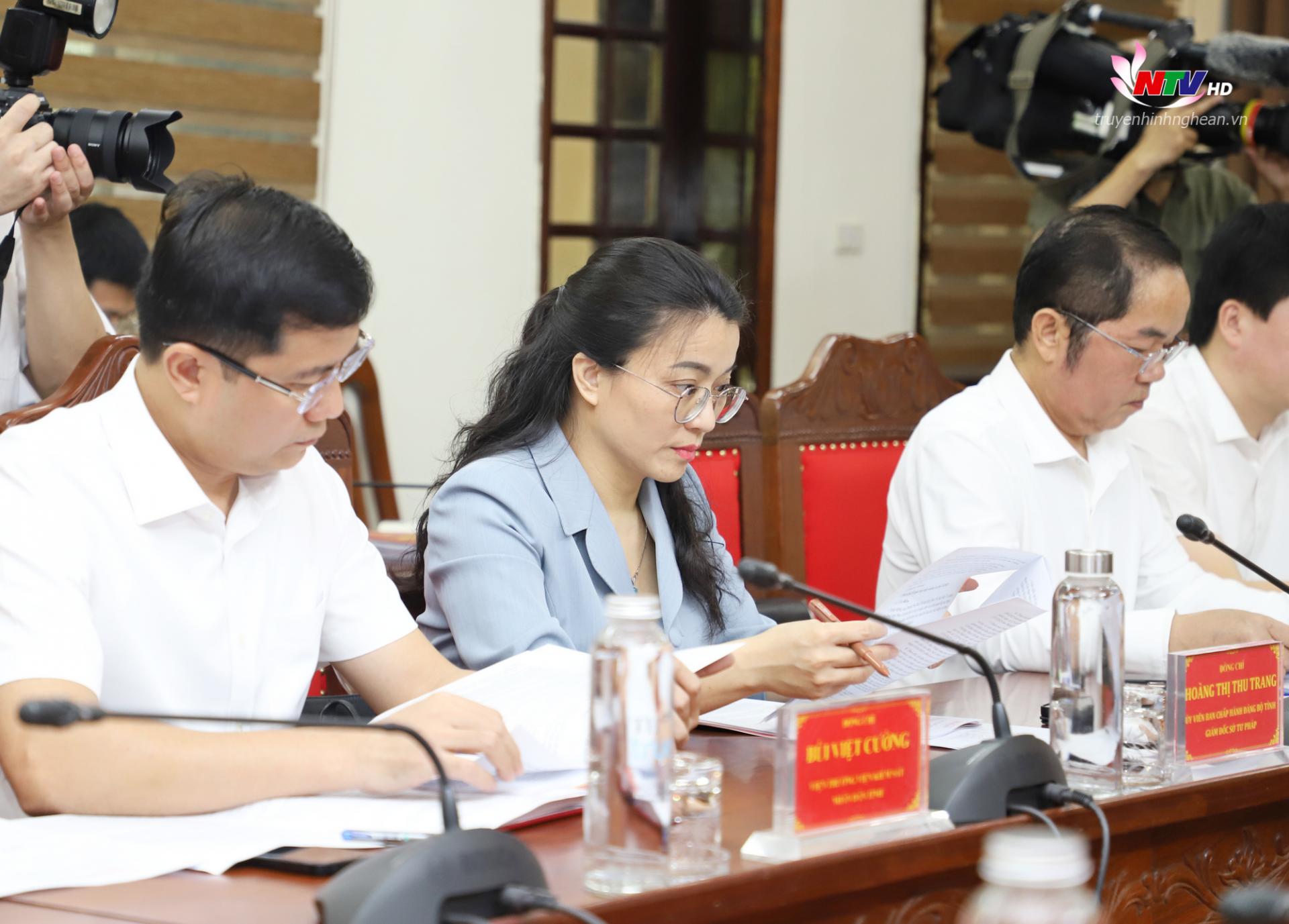 Các đồng chí thành viên Ban Chỉ đạo tỉnh phòng, chống tham nhũng, lãng phí, tiêu cực tham dự phiên họp. 