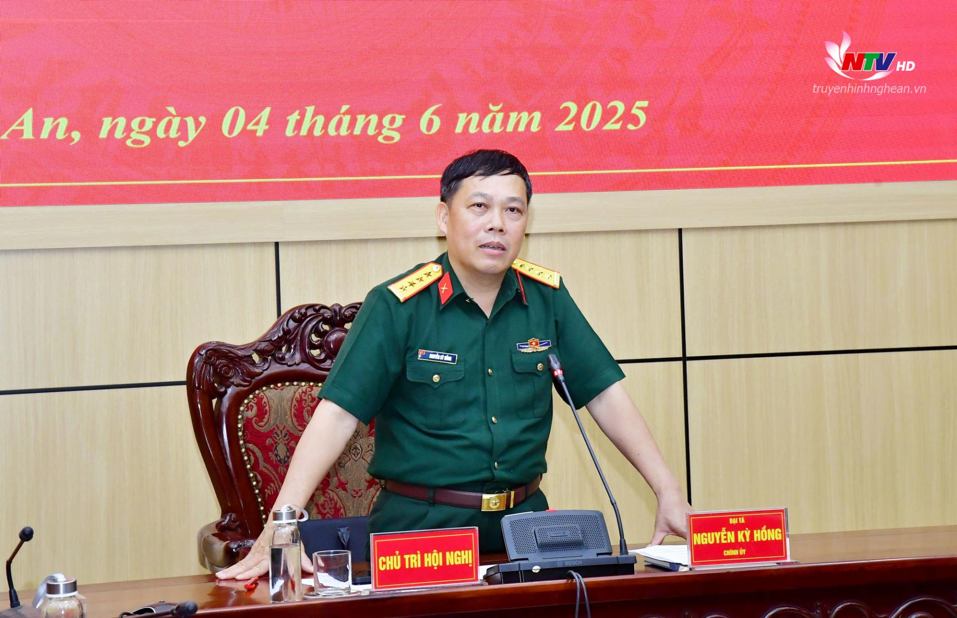 Đại tá Nguyễn Kỳ Hồng – Phó Bí thư Đảng ủy, Chính ủy Bộ CHQS tỉnh phát biểu chúc mừng.