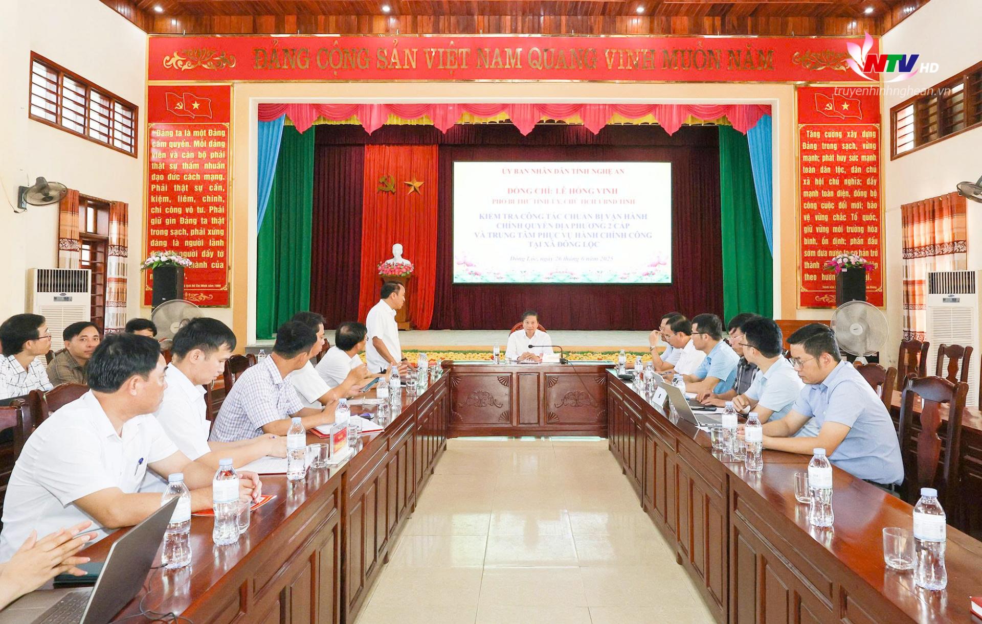 Chủ tịch UBND tỉnh Lê Hồng Vinh và các đồng chí trong đoàn công tác làm việc với huyện Nghi Lộc.