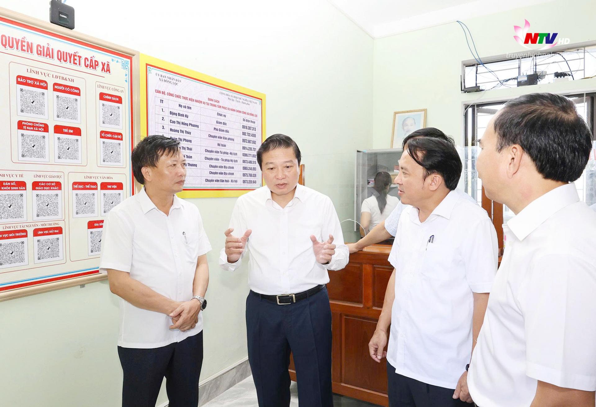 Chủ tịch UBND tỉnh Lê Hồng Vinh ghi nhận nỗ của lãnh đạo địa phương trong quá trình chuẩn bị vận hành của chính quyền cấp xã mới.