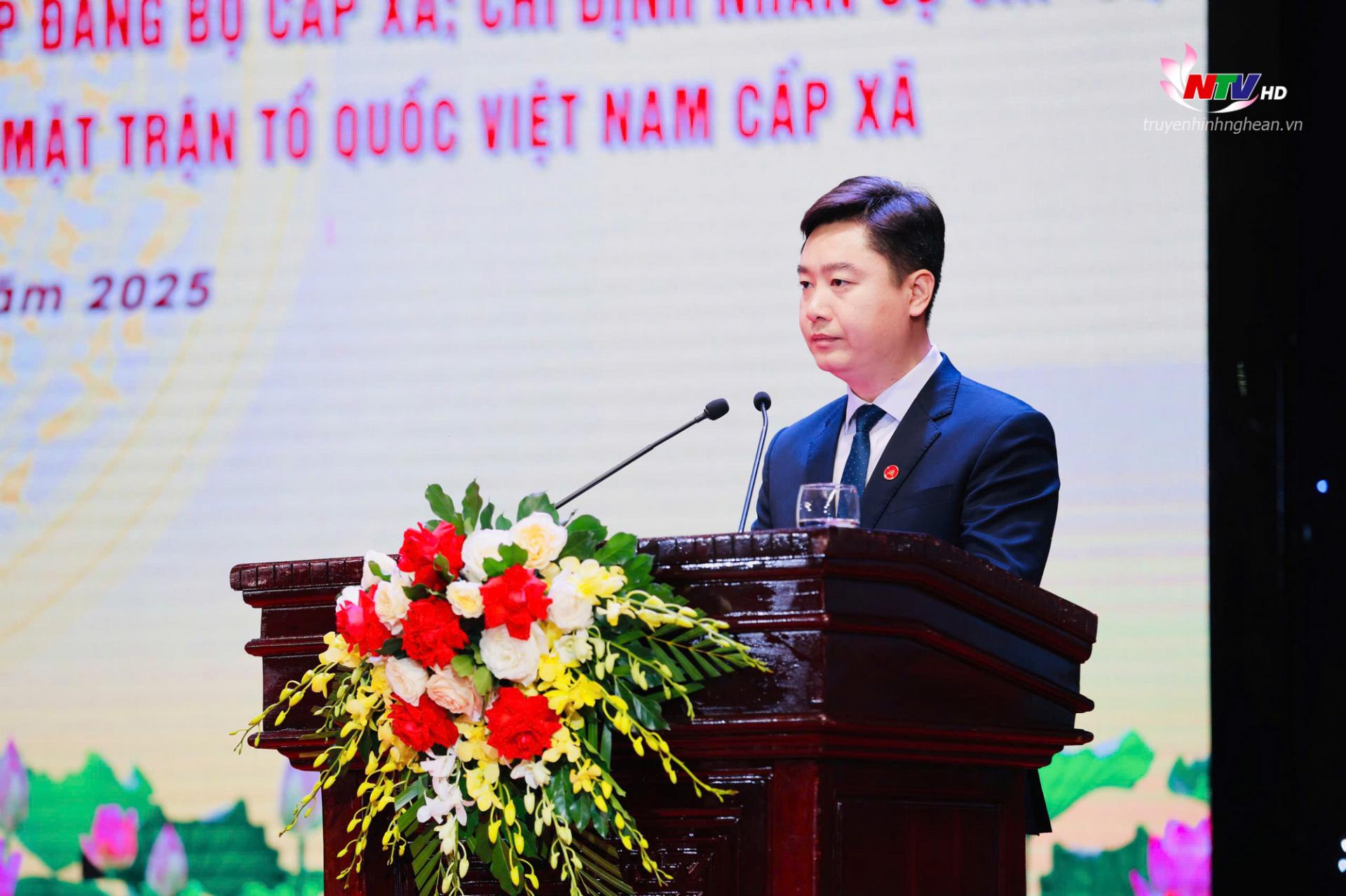 Đồng chí Lê Văn Lương - Bí thư Đảng ủy xã Tương Dương đại diện lãnh đạo cấp xã phát biểu ý kiến.