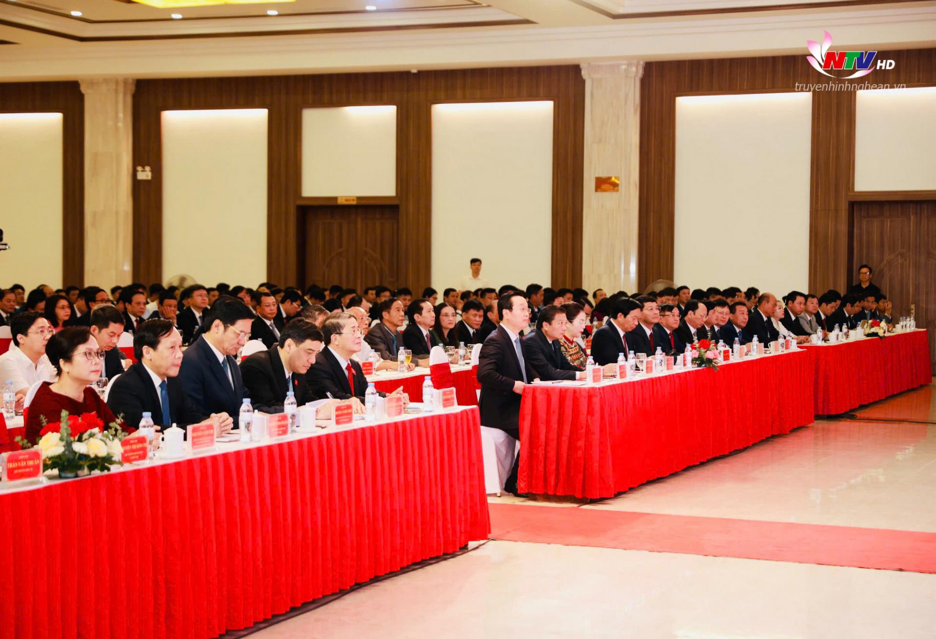 Các đồng chí đại biểu Trung ương và tỉnh Nghệ An dự buổi lễ tại điểm cầu chính tại TP Vinh.