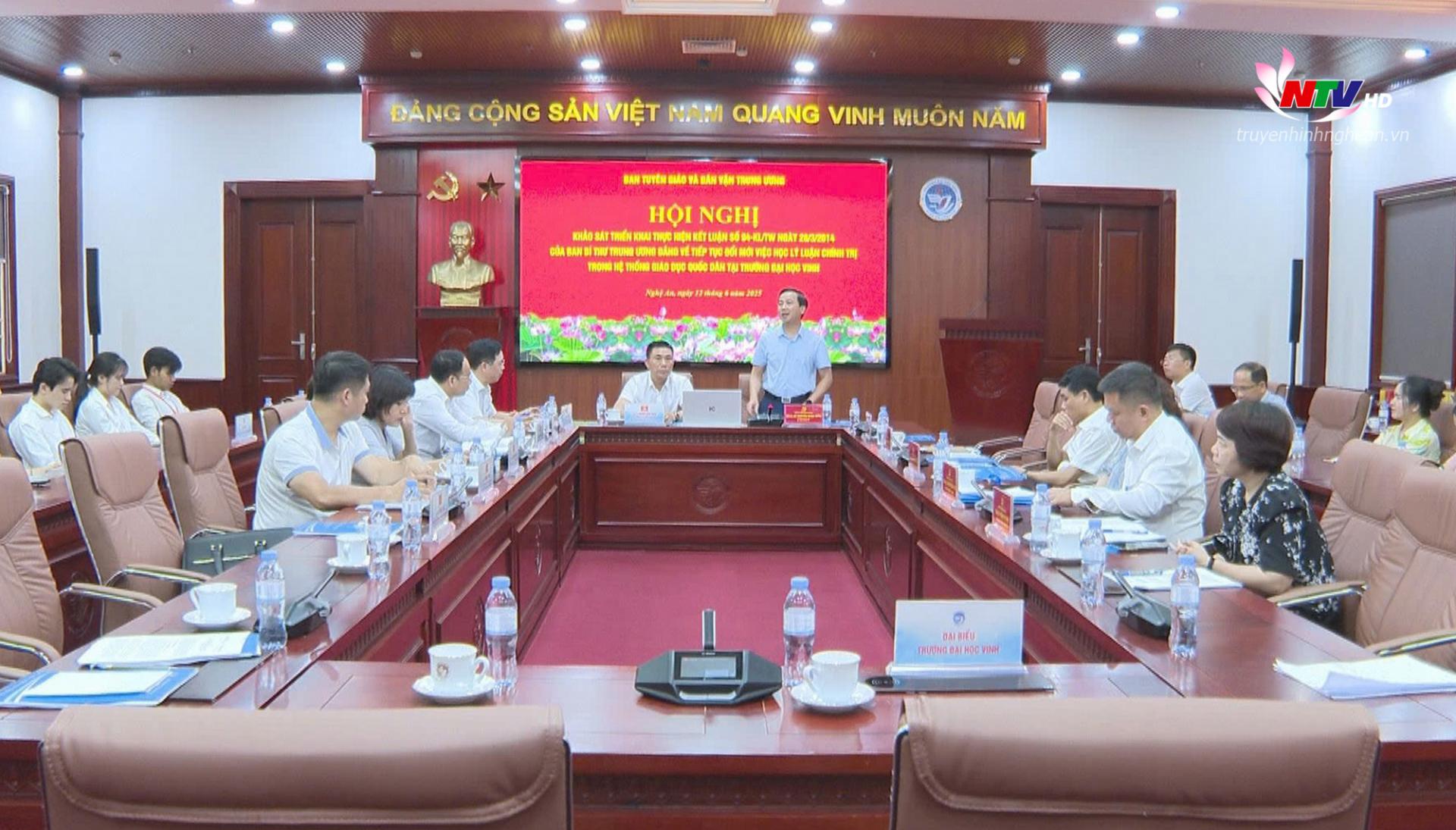 Toàn cảnh buổi làm việc.