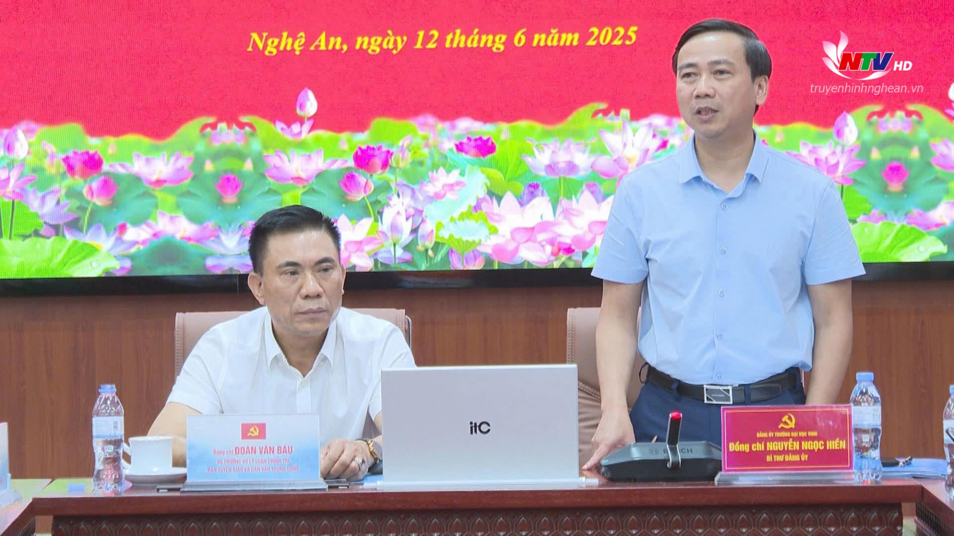 TS. Nguyễn Ngọc Hiền, Bí thư Đảng ủy, Chủ tịch Hội đồng trường Đại học Y khoa Vinh phát biểu tại buổi làm việc.