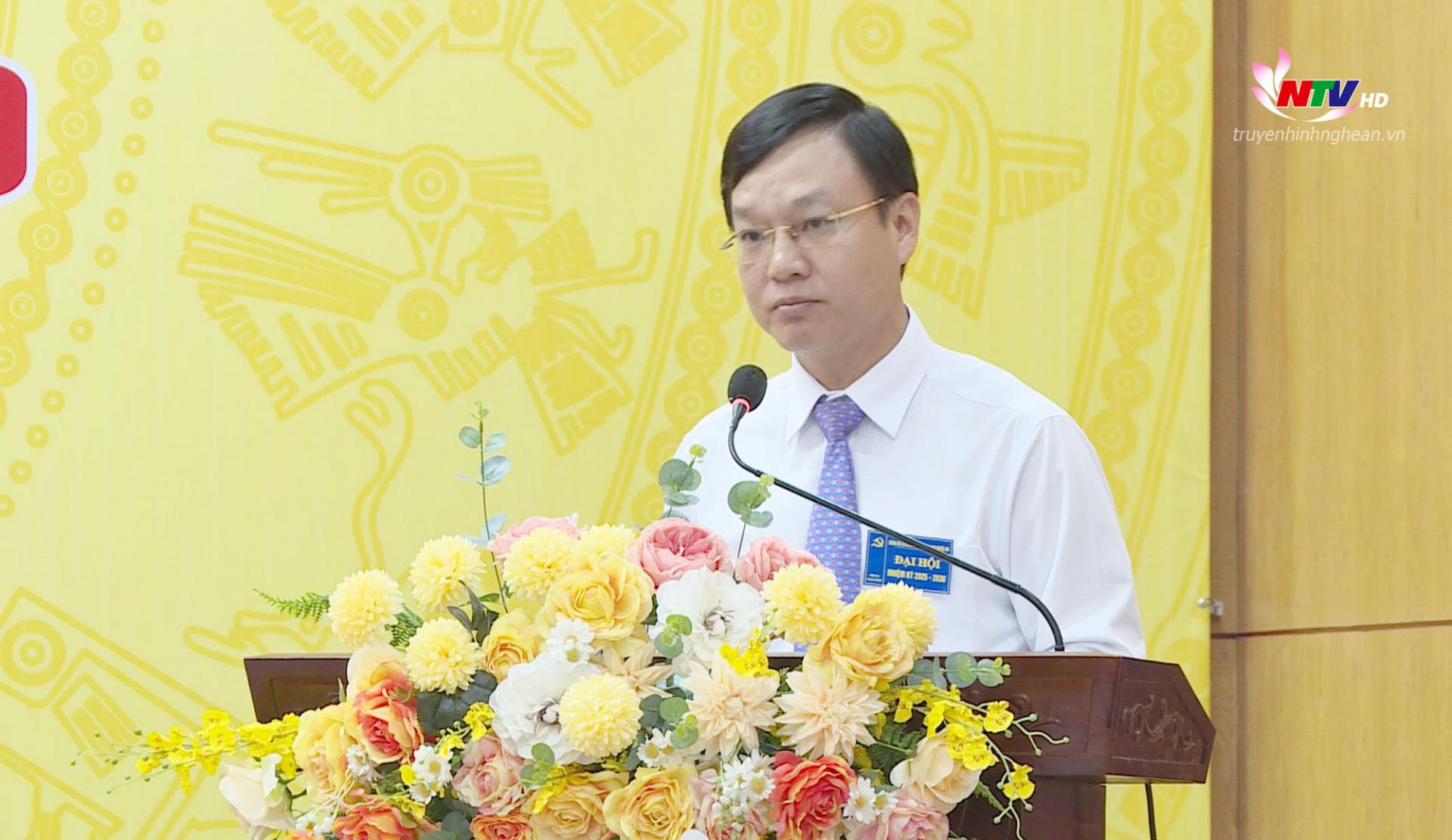 Đồng chí Phạm Tuấn Vinh - Phó Bí thư chuyên trách Đảng ủy UBND tỉnh phát biểu chỉ đạo tại Đại hội.