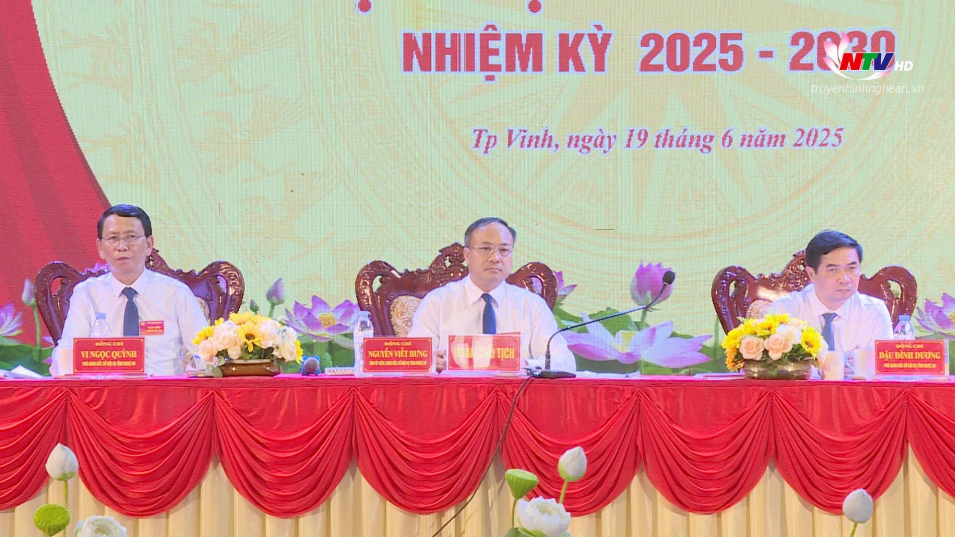 Các đồng chí chủ trì Đại hội.