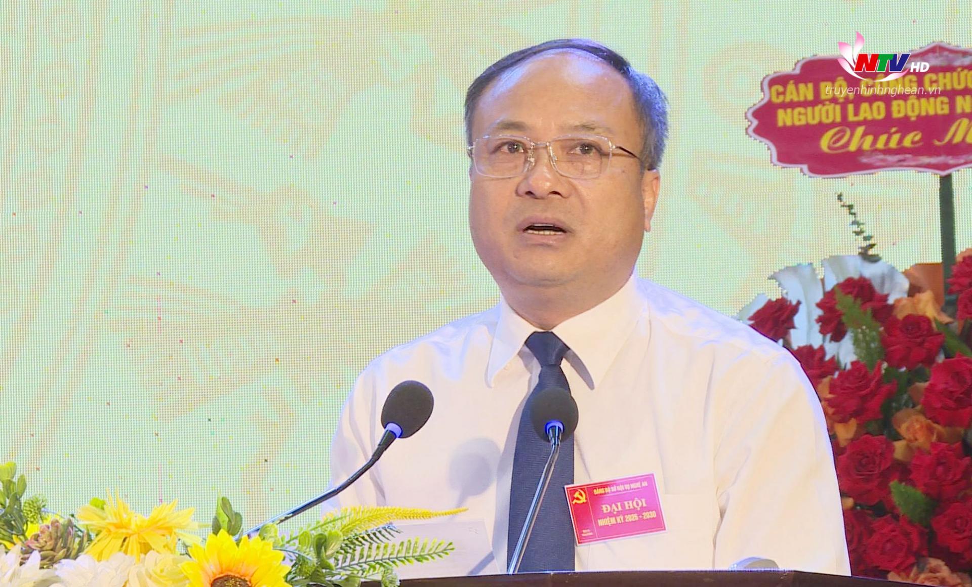 Giám đốc Sở Nội vụ Nguyễn Viết Hưng phát biểu tại Đại hội.