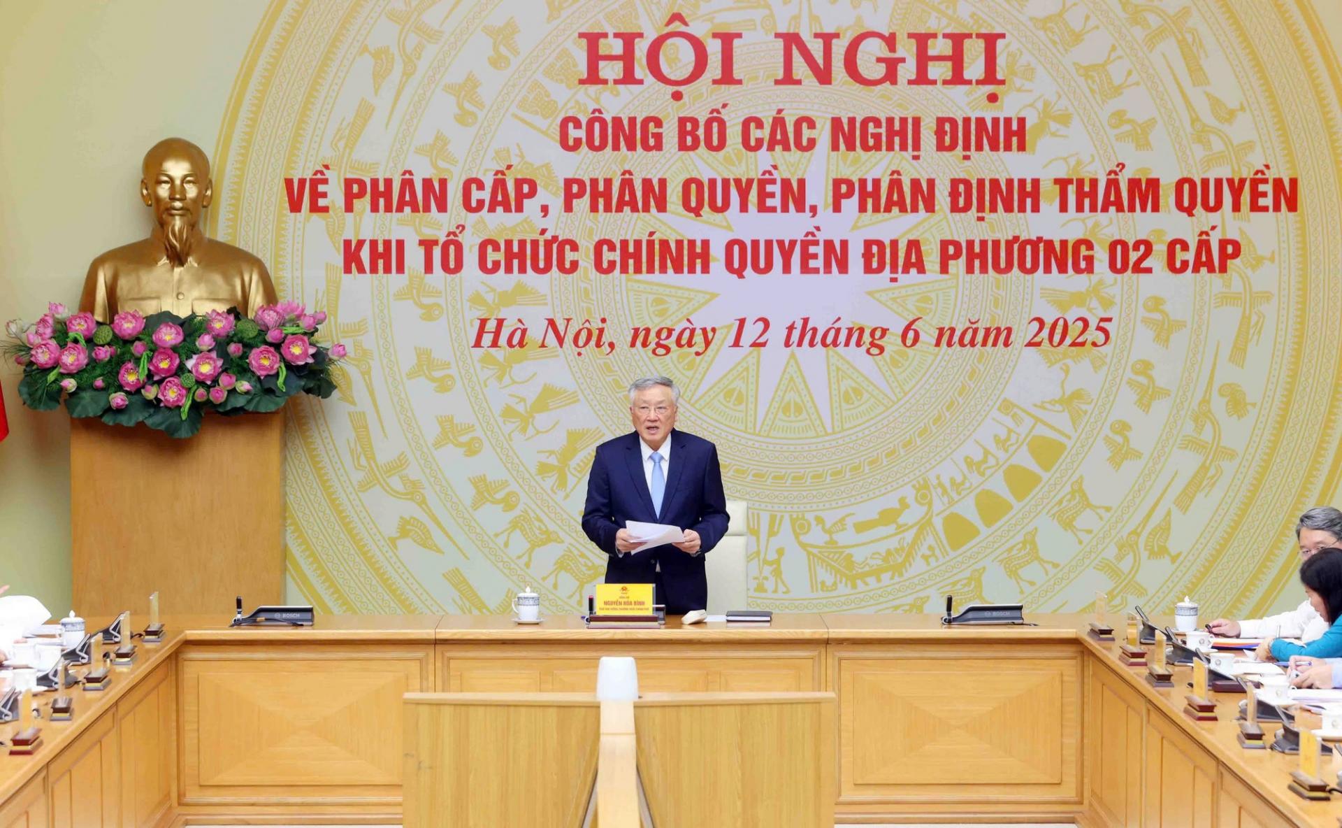 Phó Thủ tướng Thường trực Chính phủ Nguyễn Hòa Bình nêu rõ, việc đưa các nghị định đi vào cuộc sống, biến tinh thần chính quyền phục vụ thành hành động cụ thể đó mới là thước đo thực sự của cải cách