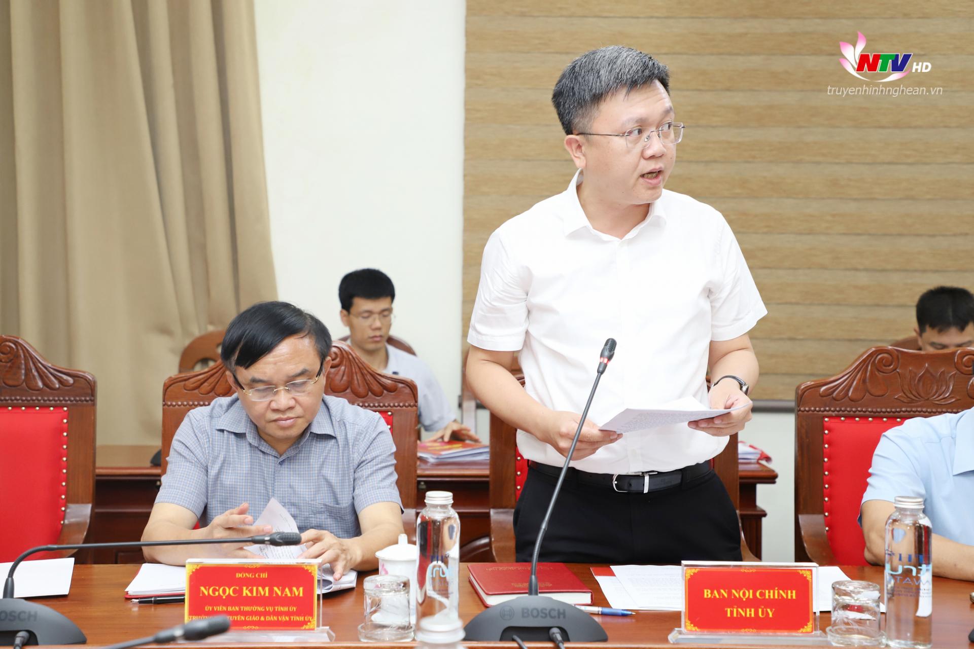 Phó Trưởng Ban Nội chính Tỉnh uỷ Võ Minh Thế trình bày báo cáo tại hội nghị.