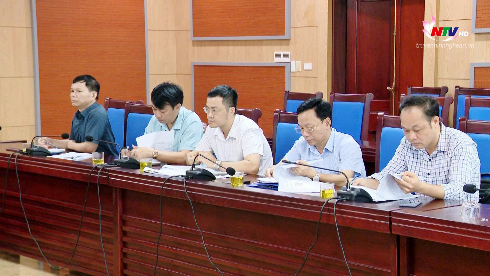 Lãnh đạo các Sở, ban ngành dự cuộc họp.