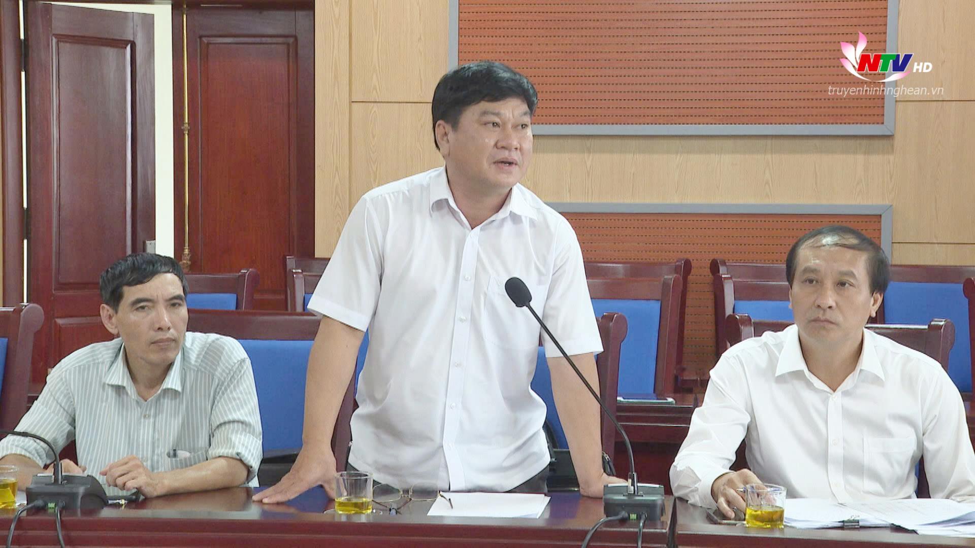 Phó Giám đốc Sở Dân tộc và Tôn giáo Lương Văn Khánh phát biểu tại cuộc họp.