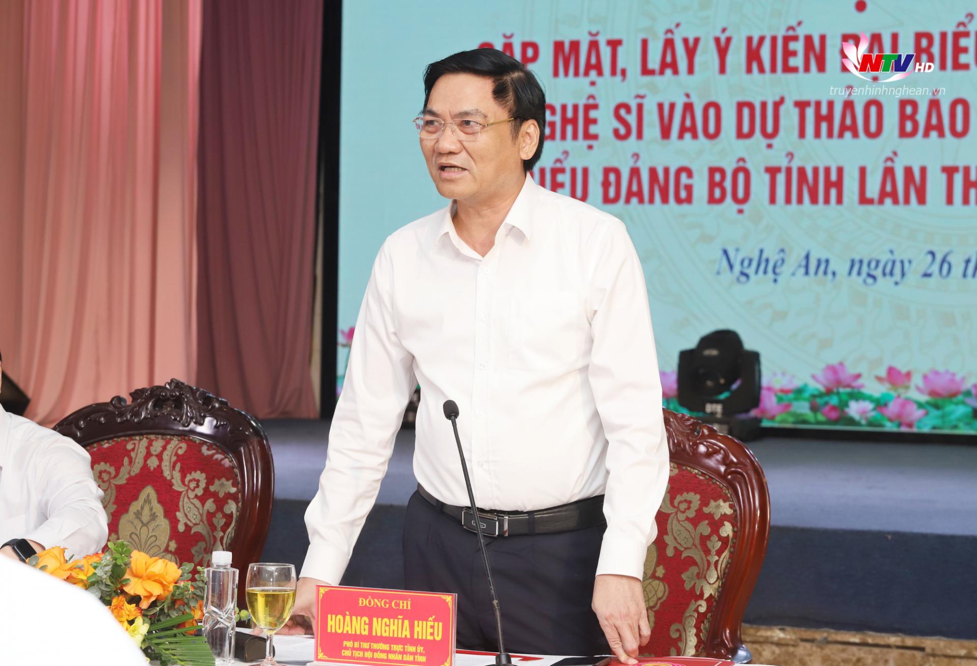 Đồng chí Hoàng Nghĩa Hiếu - Phó Bí thư Thường trực Tỉnh uỷ, Chủ tịch HĐND tỉnh phát biểu tại hội nghị.