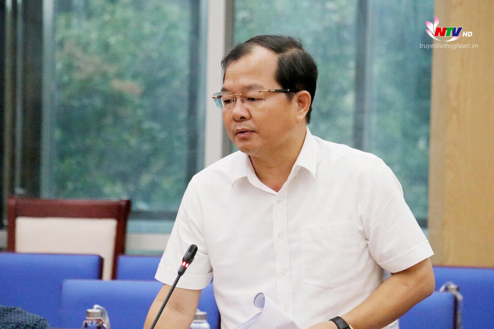 Phó Giám đốc Sở Xây dựng Nguyễn Đức An phát biểu tại cuộc họp.