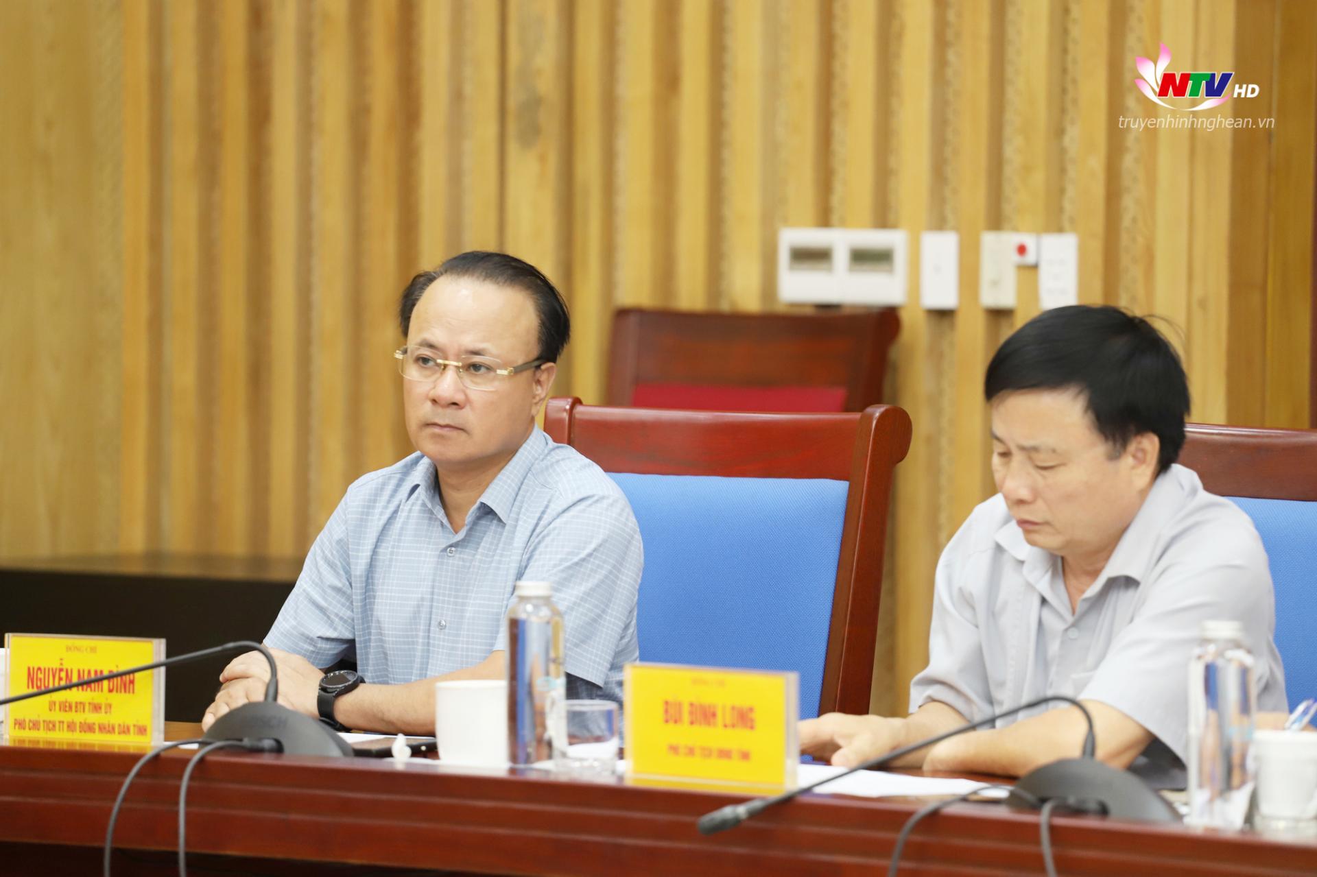 Lãnh đạo HĐND tỉnh và UBND tỉnh dự cuộc họp.