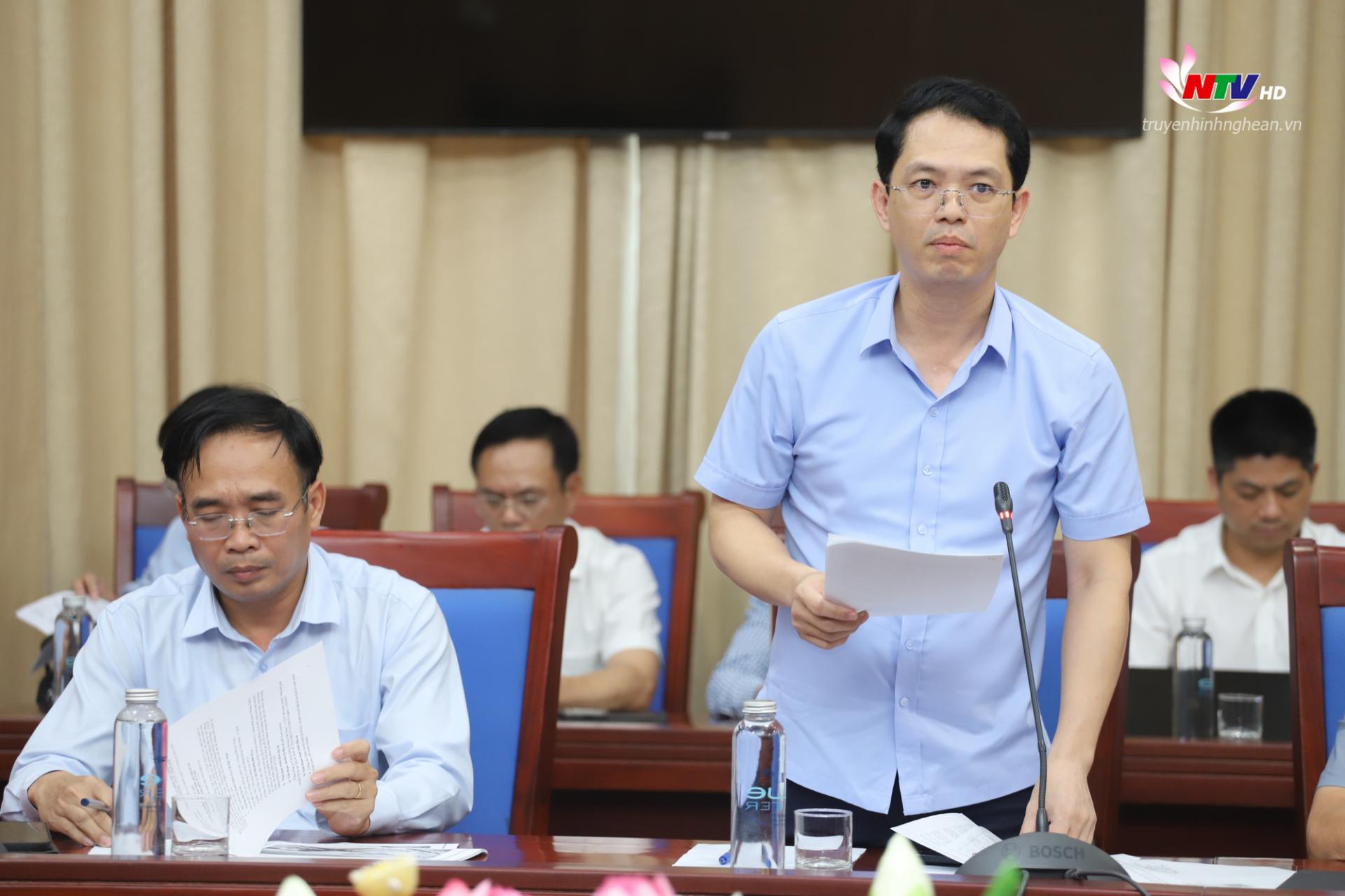 Giám đốc Sở Tài chính Trịnh Thanh Hải báo cáo tại cuộc họp.