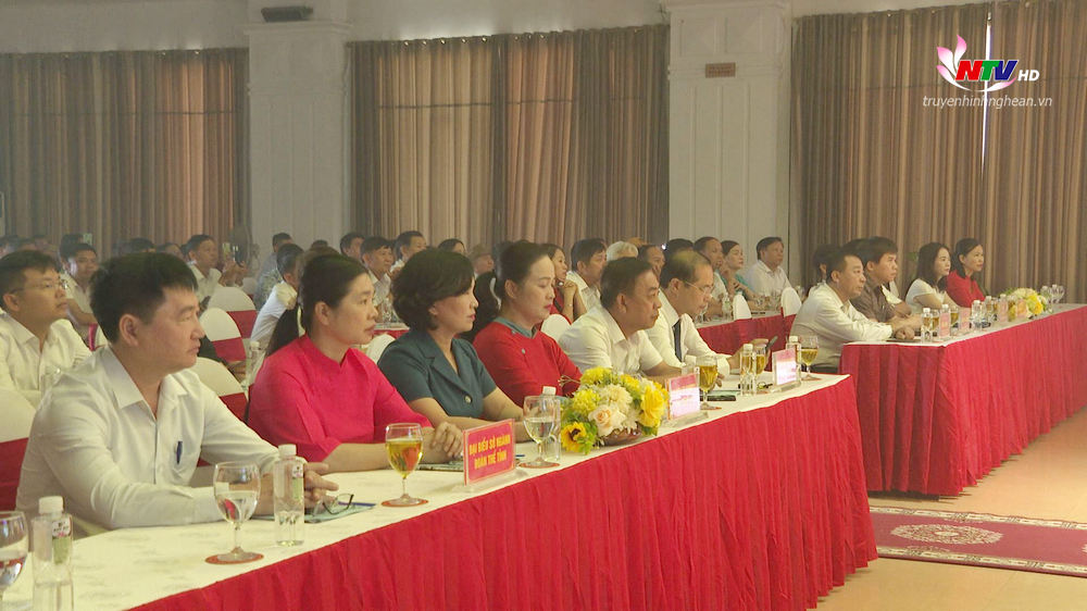 Các đại biểu dự hội nghị.