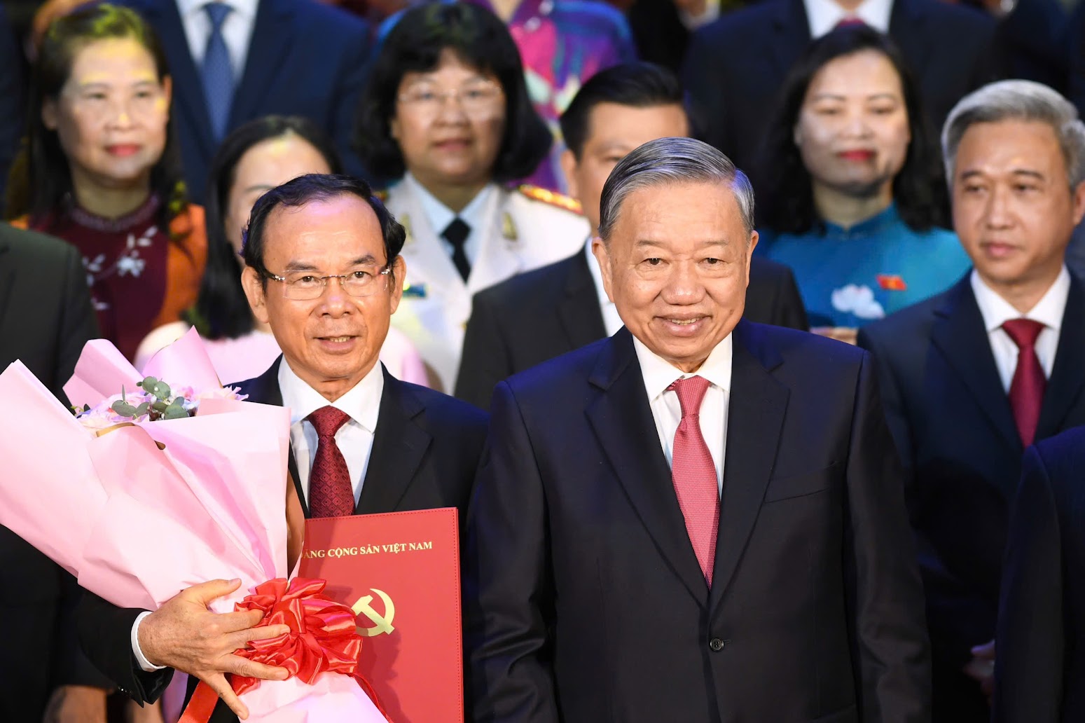 Tổng Bí thư Tô Lâm cùng đồng chí Nguyễn Văn Nên, Ủy viên Bộ Chính trị, Bí thư Thành ủy TPHCM và các đồng chí trong ban lãnh đạo TP Hồ Chí Minh.