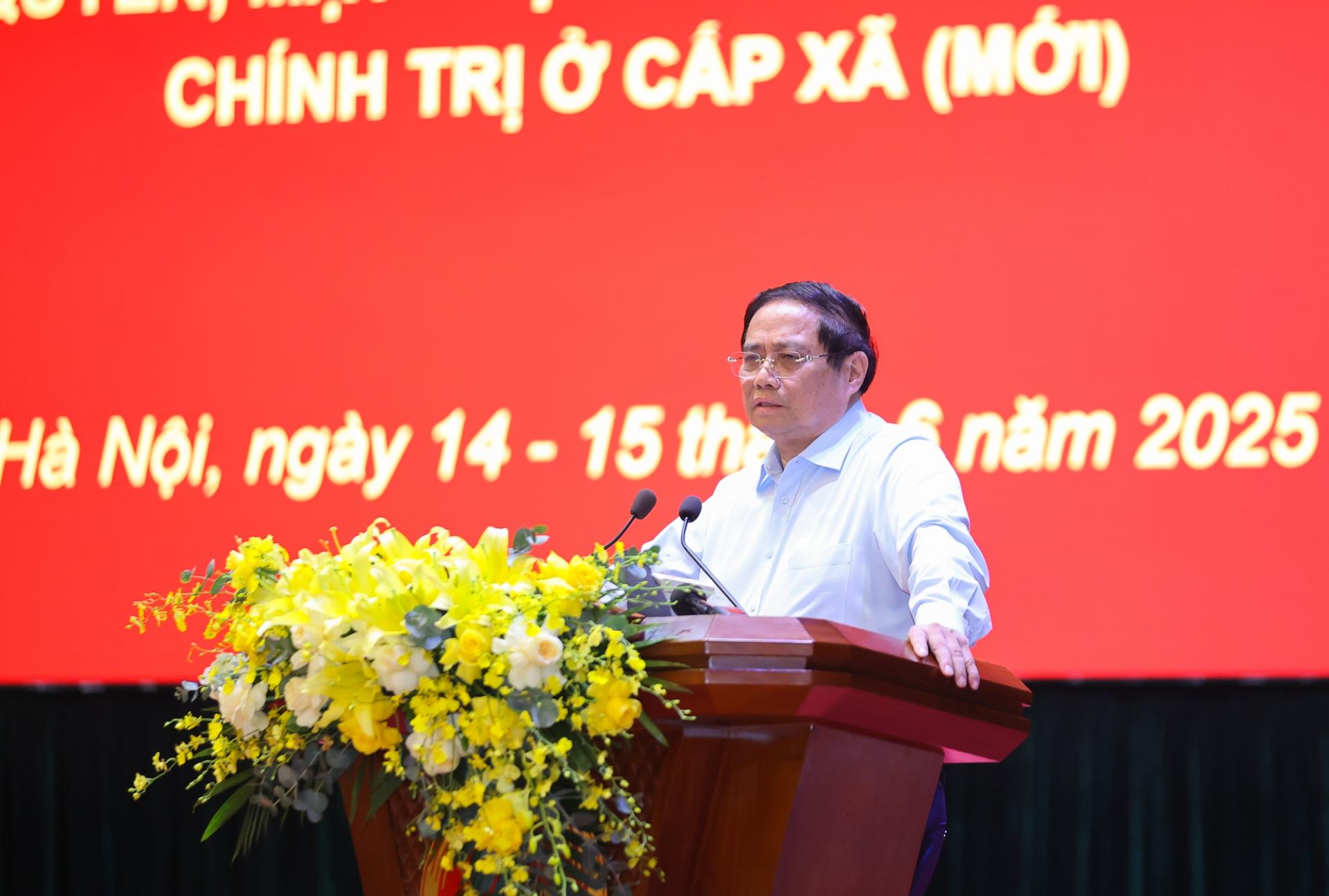 Thủ tướng yêu cầu cấp ủy đảng, chính quyền và cơ quan truyền thông, báo chí tiếp tục tập trung, đẩy mạnh thông tin, tuyên truyền, nhất là truyền thông chính sách, nâng cao sự hiểu biết, nhận thức và hành động trong toàn xã hội về sắp xếp đơn vị hành chính địa phương; đồng thời truyền cảm hứng, tạo động lực để hoàn thành mục tiêu đề ra.