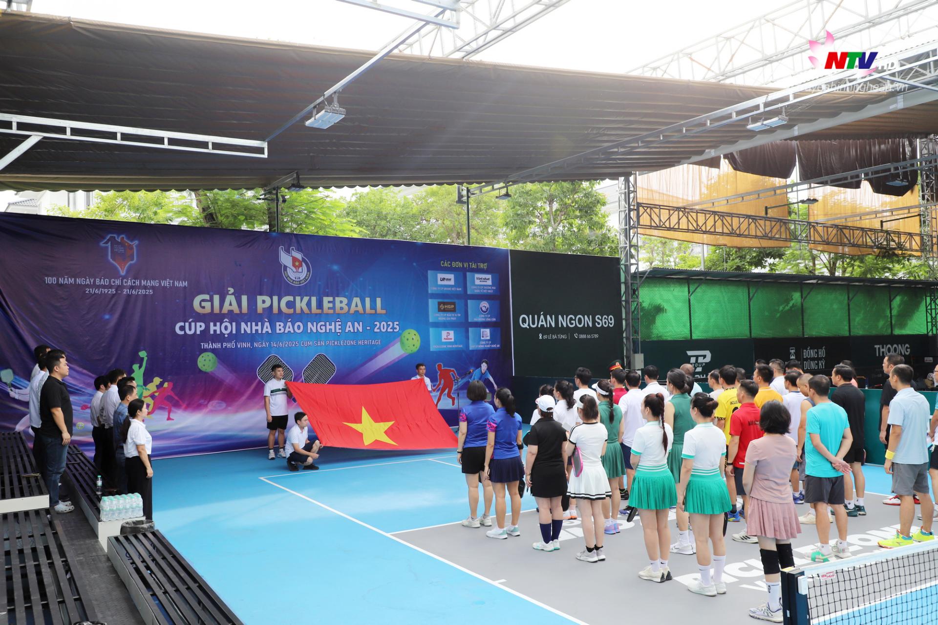 Quang cảnh lễ khai mạc.