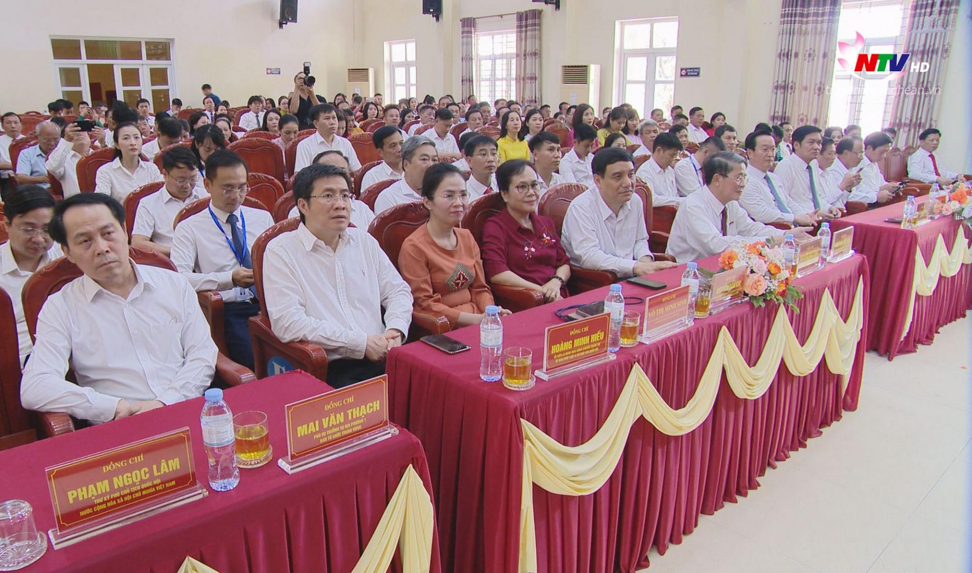 Phó Chủ tịch Quốc hội Nguyễn Đức Hải và Đoàn công tác của Trung ương cùng Lãnh đạo tỉnh Nghệ An tham dự cuộc làm việc với Đảng ủy, chính quyền phường Vinh Phú.