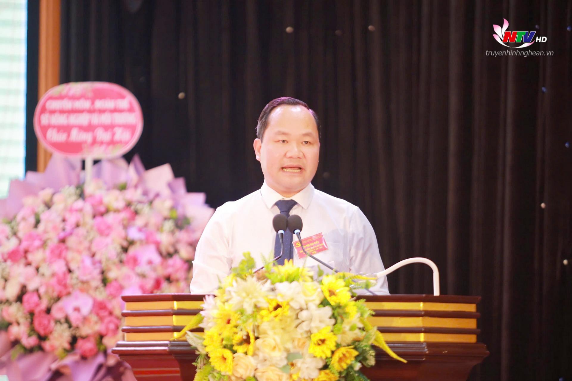 Đồng chí Hoàng Quốc Việt - Uỷ viên Ban Chấp hành Đảng bộ tỉnh, Bí thư Đảng uỷ, Giám đốc Sở Nông nghiệp và Môi trường Nghệ An phát biểu khai mạc Đại hội. 