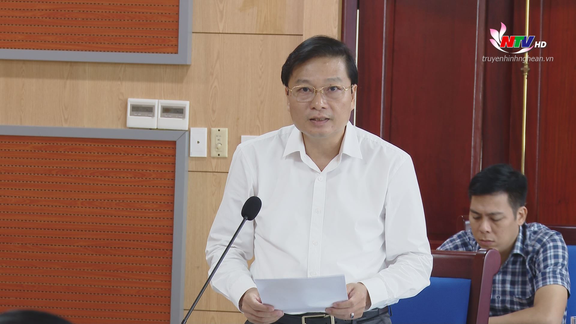 Đồng chí Lê Hồng Vinh - Phó Bí thư Tỉnh ủy, Chủ tịch UBND tỉnh phát biểu tại buổi làm việc