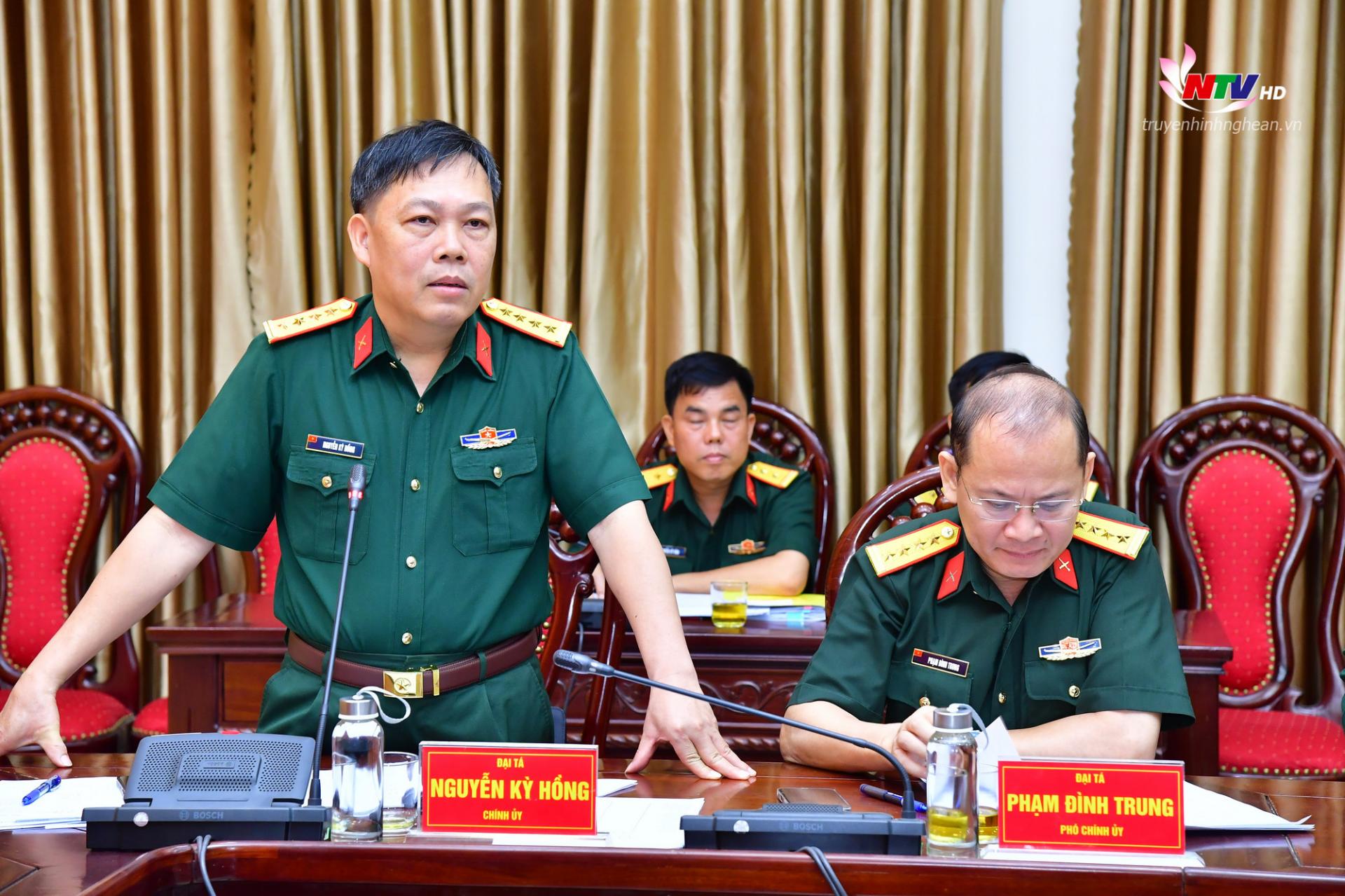 Đại tá Nguyễn Kỳ Hồng – Chính ủy Bộ Chỉ huy Quân sự tỉnh phát biểu tại hội nghị.