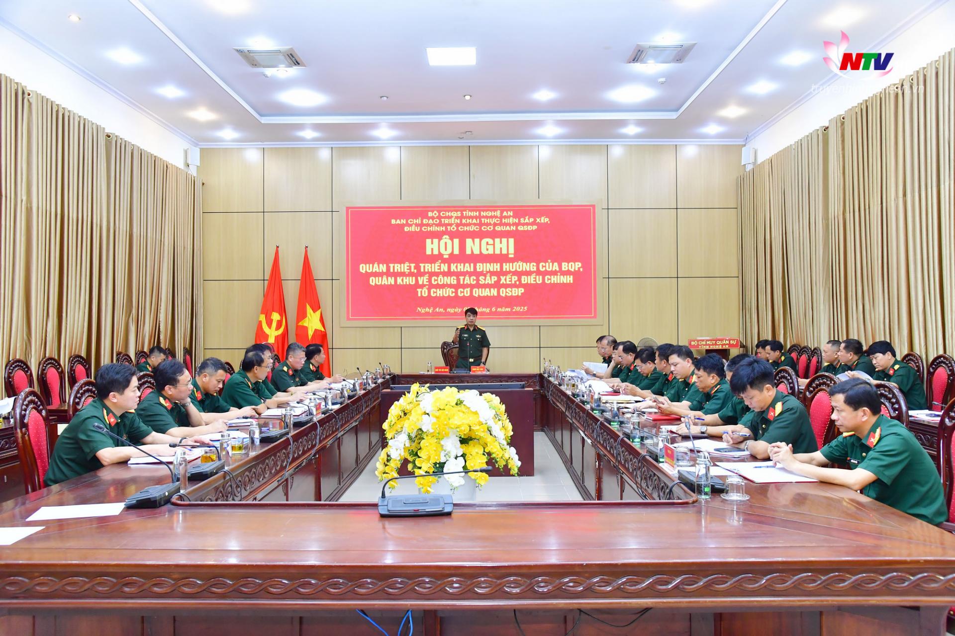 Đại tá Đinh Bạt Văn - Chỉ huy trưởng Bộ Chỉ huy Quân sự tỉnh phát biểu kết luận hội nghị.