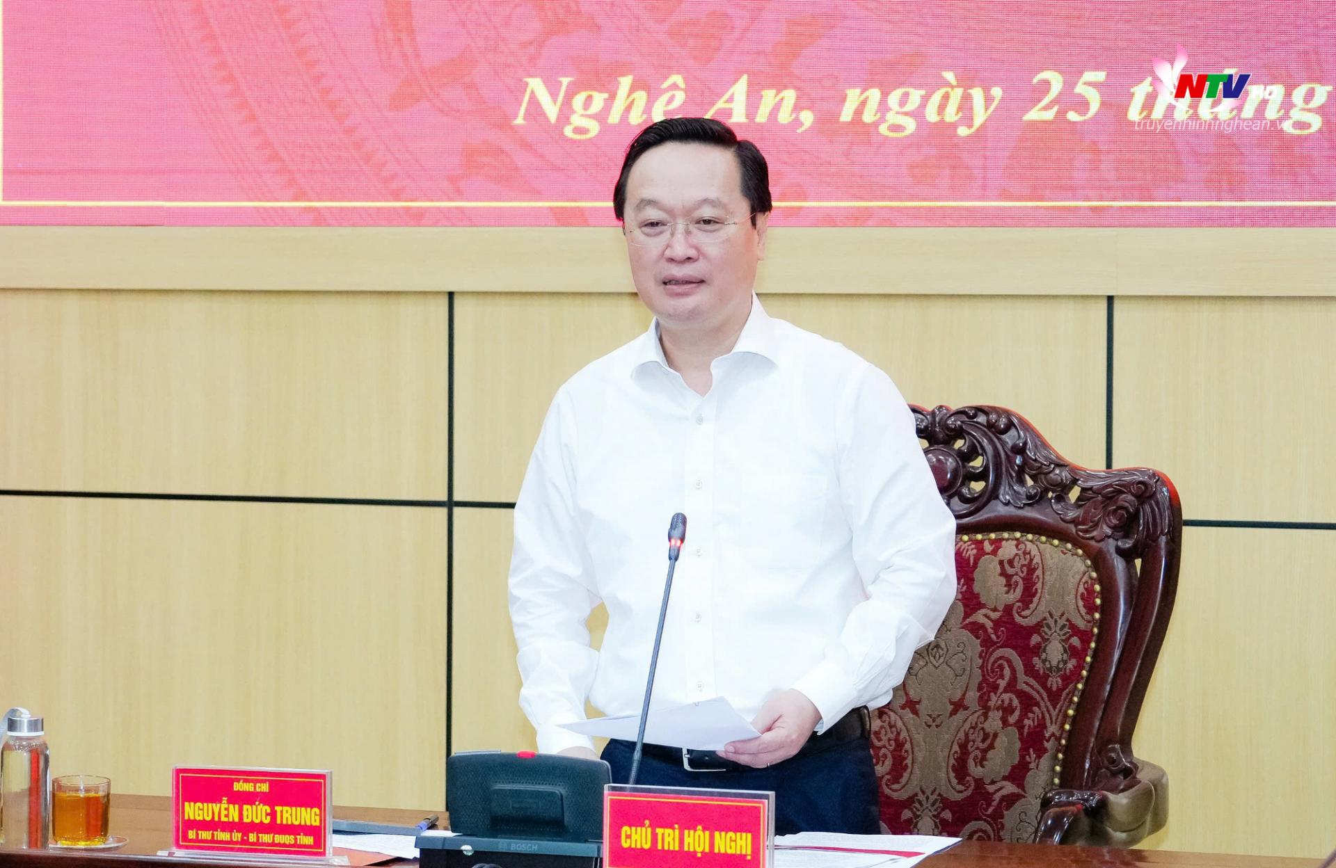 Đồng chí Nguyễn Đức Trung – Bí thư Tỉnh ủy, Bí thư Đảng ủy Quân sự tỉnh phát biểu chỉ đạo tại hội nghị.