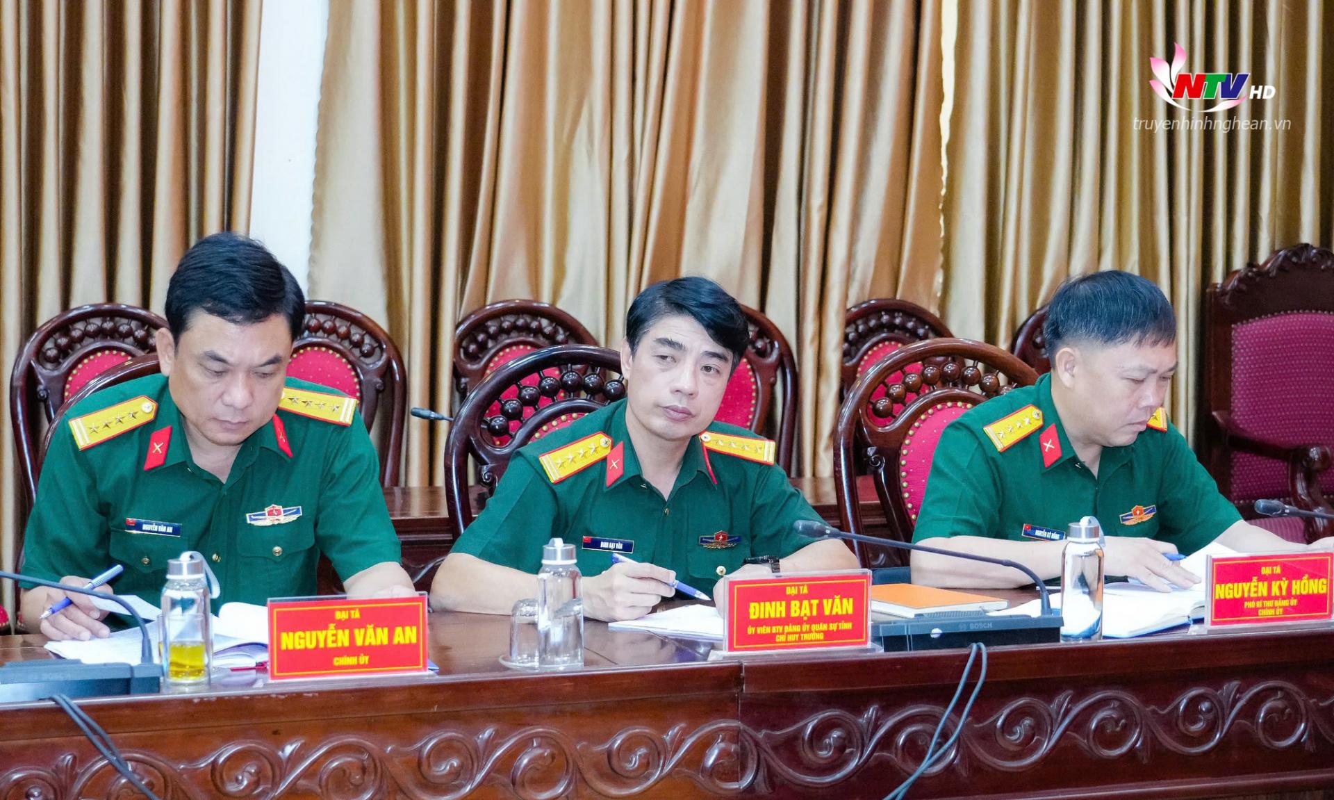 Lãnh đạo Đảng ủy Quân sự tỉnh, Bộ Chỉ huy Quân sự tỉnh tham dự hội nghị.