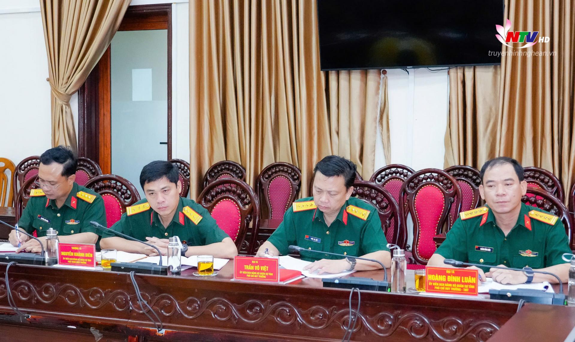 Lãnh đạo Bộ Chỉ huy Quân sự tỉnh tham dự hội nghị.