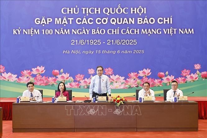 Chủ tịch Quốc hội Trần Thanh Mẫn gặp mặt các cơ quan báo chí. 