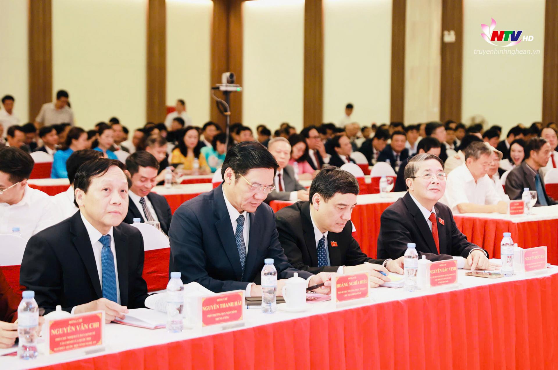 Đồng chí Nguyễn Đức Hải - Ủy viên Ban Chấp hành Trung ương Đảng, Phó Chủ tịch Quốc hội thay mặt lãnh đạo Đảng, Nhà nước dự tại điểm cầu trung tâm tại TP. Vinh. 