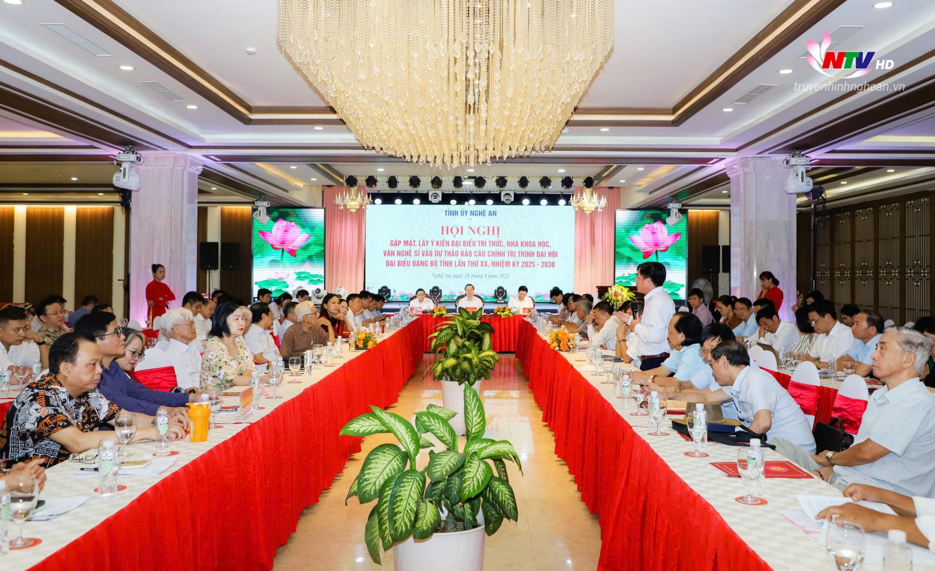 Toàn cảnh hội nghị.