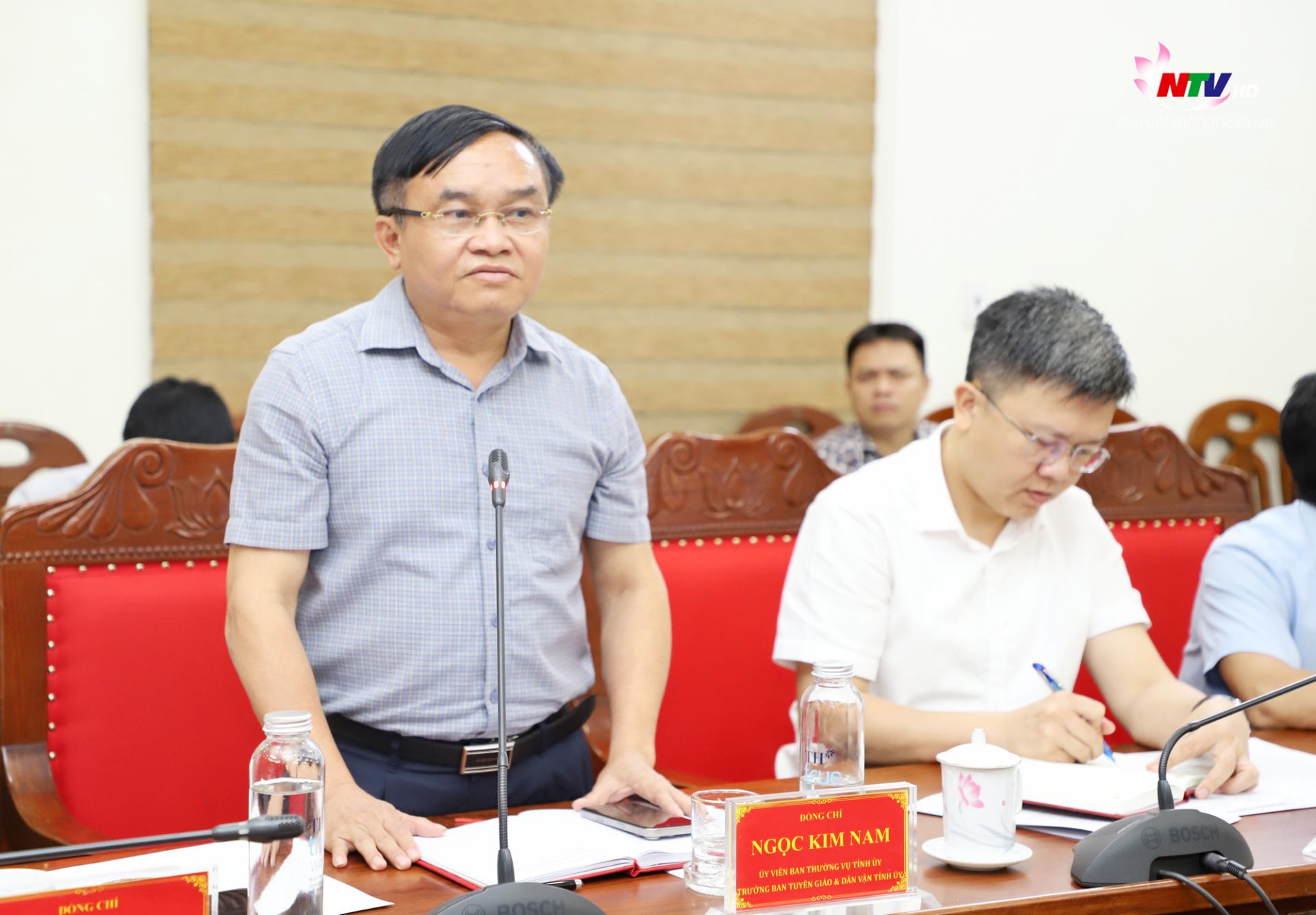 Đồng chí Ngọc Kim Nam - Uỷ viên BTV, Trưởng Ban Tuyên giáo và Dân vận Tỉnh uỷ phát biểu tại hội nghị.