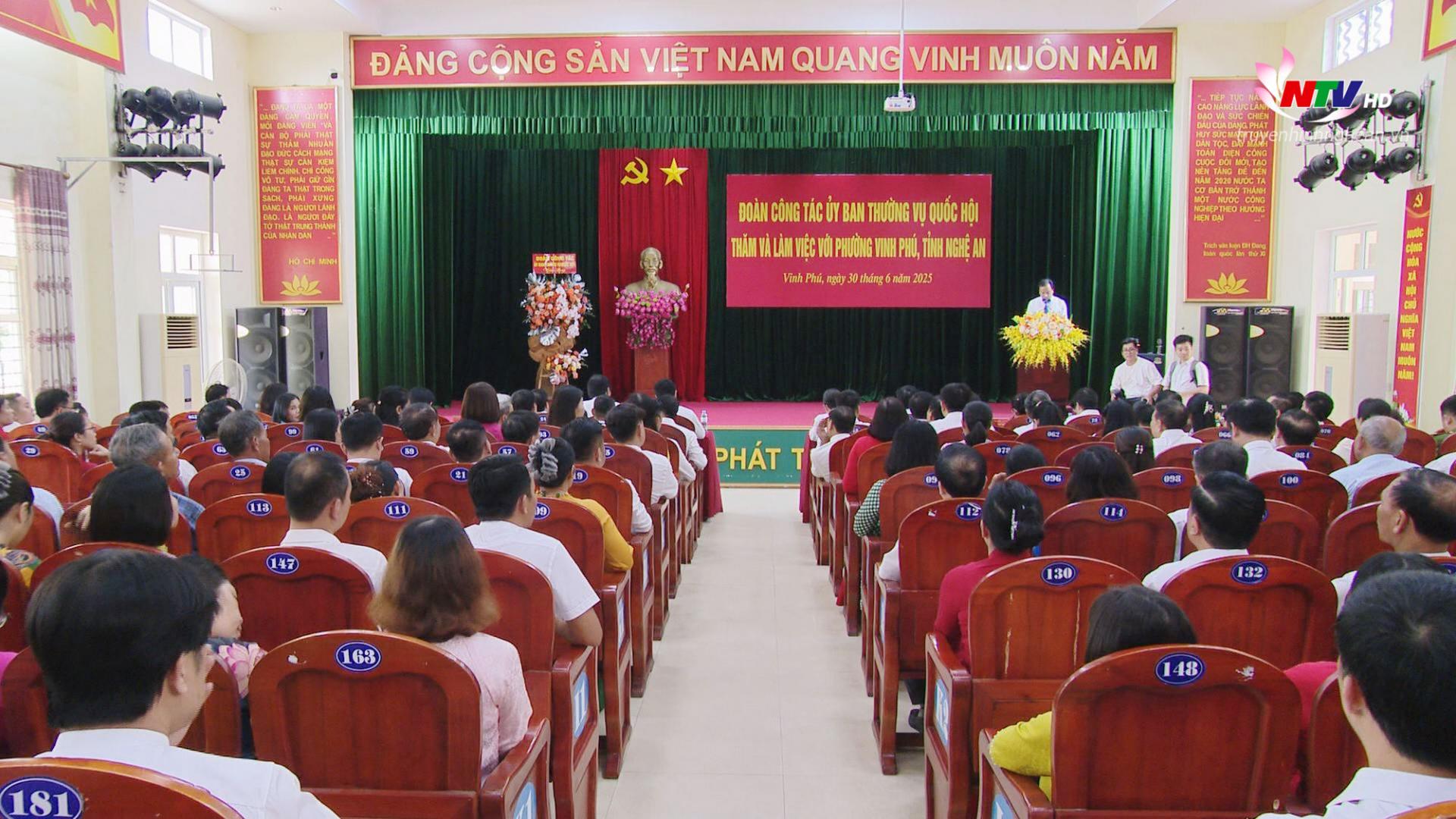 Toàn cảnh buổi thăm và làm việc của Đoàn công tác Uỷ ban Thường vụ Quốc hội tại phường Vinh Phú