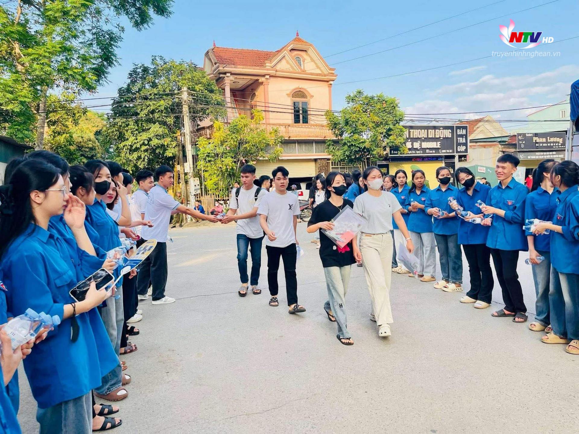 Nhiều thí sinh này tỏ tiếc nuối không làm tốt nhất môn thi Toán chiều nay.