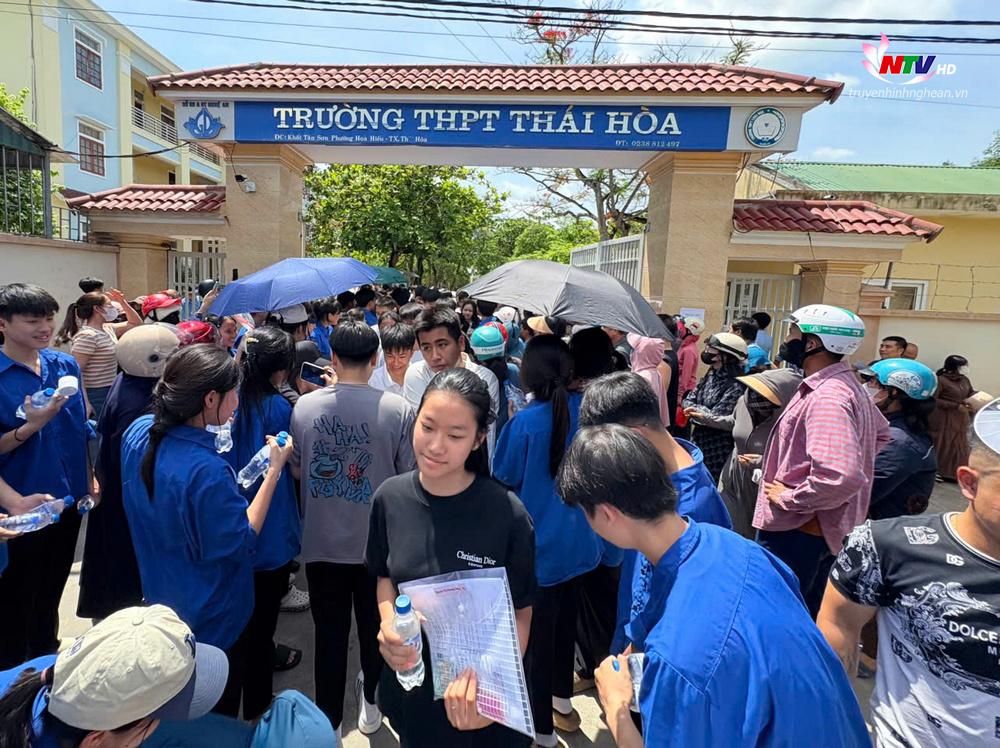 Học sinh TX Thái Hoà kết thúc môn thi đầu tiên Kỳ thi tuyển sinh lớp 10.