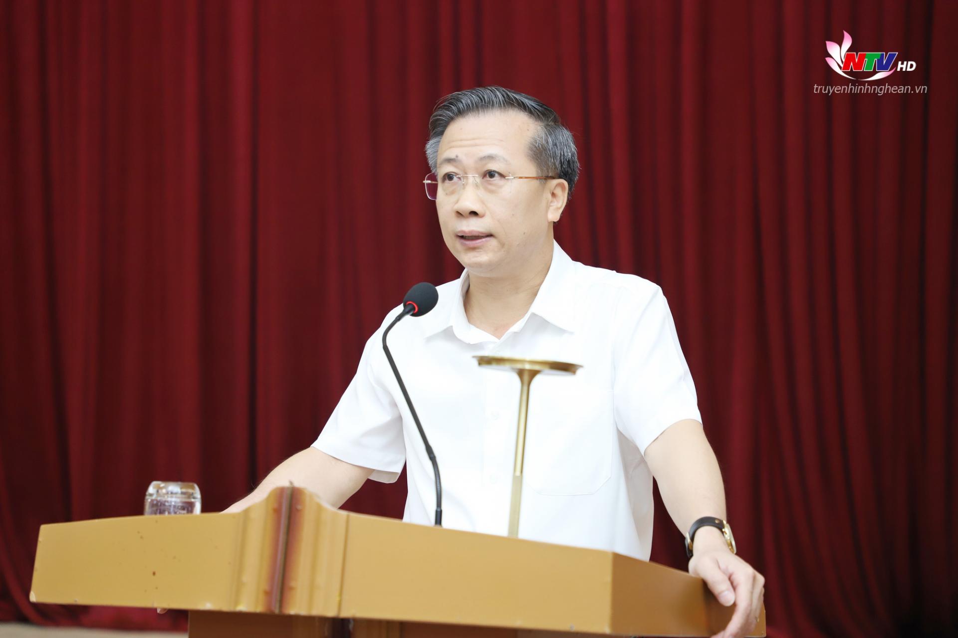 Đồng chí Nguyễn Đức Thành - Phó Chủ tịch Thường trực UBMTTQ tỉnh trình bày báo cáo kết quả triển khai thực hiện Chương trình 1838.