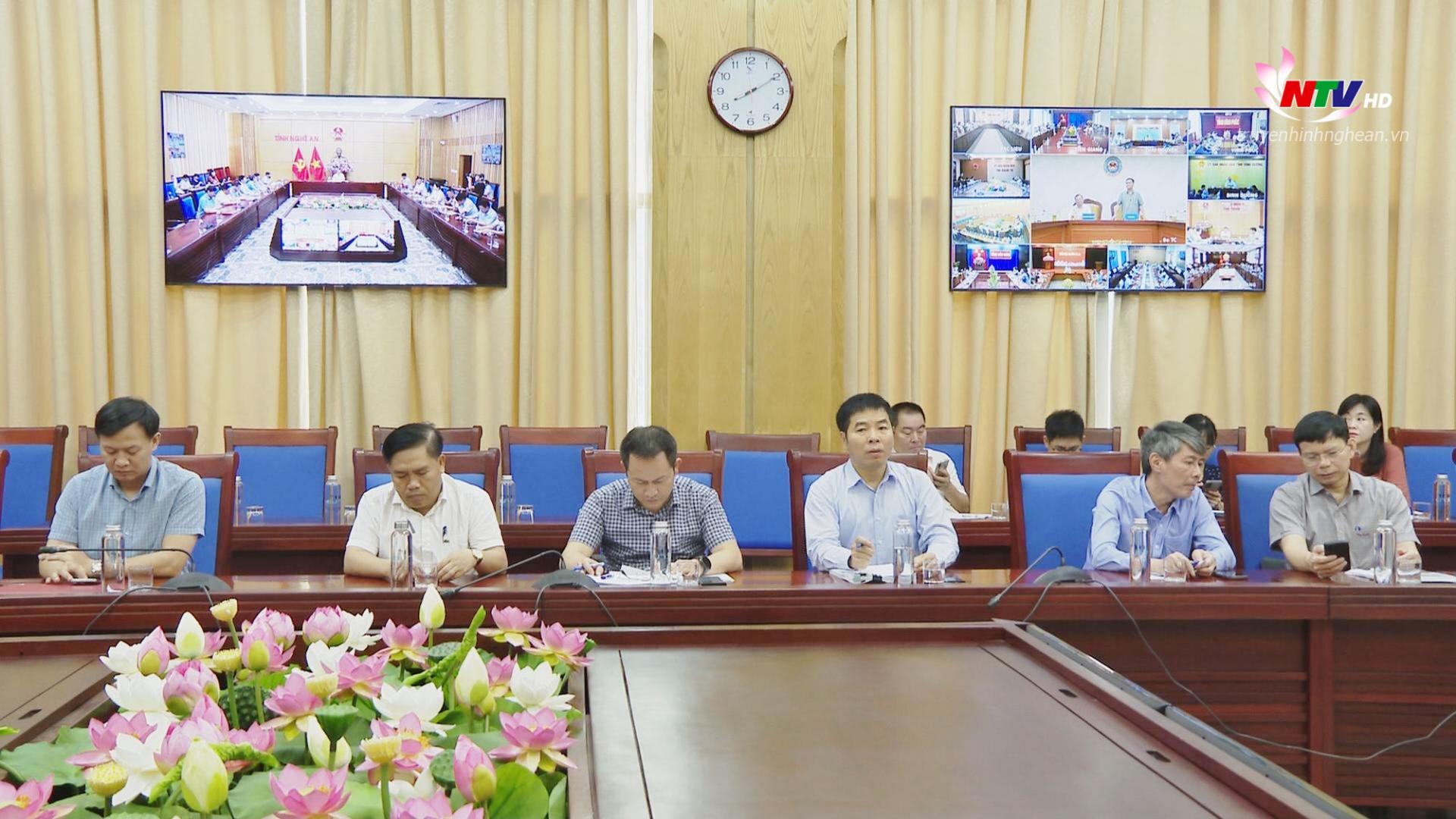 Lãnh đạo các Sở, ban ngành dự hội nghị tại điểm cầu Nghệ An.