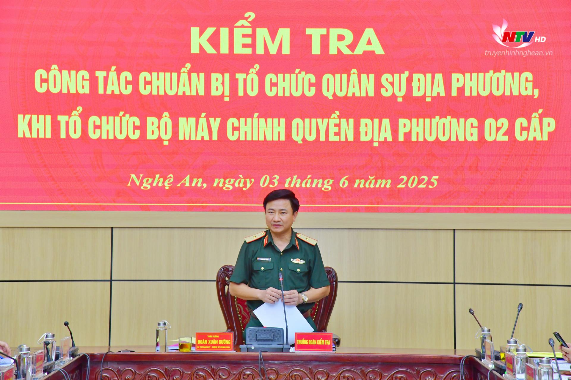 Đại tá Nguyễn Kỳ Hồng - Chính ủy Bộ Chỉ huy Quân sự tỉnh phát biểu tại buổi làm việc