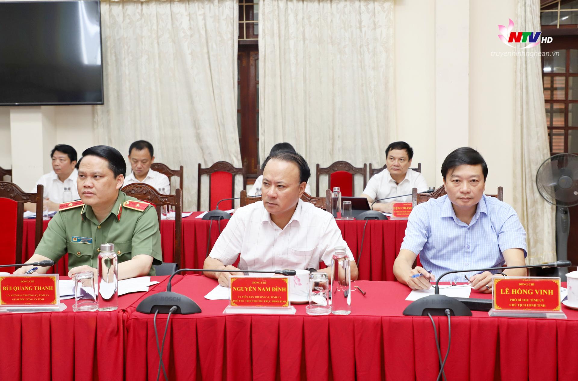 Lãnh đạo UBND tỉnh và HĐND tỉnh, Công an tỉnh dự cuộc họp.